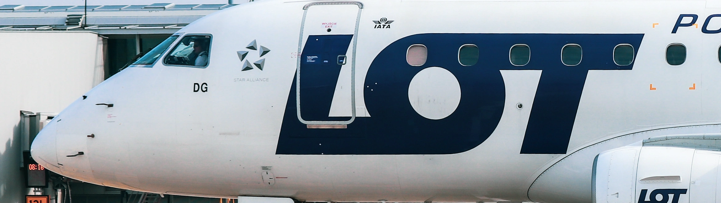 Lētas LOT Polish Airlines aviobiļetes